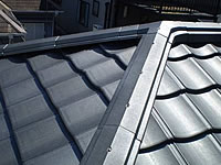 棟は乾式自在面戸を使用している為、
<br>
熱・湿気・紫外線・酸性雨などにも<br>
耐えます。