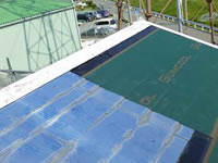 2.屋根　既存化粧スレートの上<br> 自着層付防水シート貼